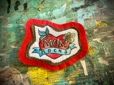 Mom Rocks - Heart lapel pin