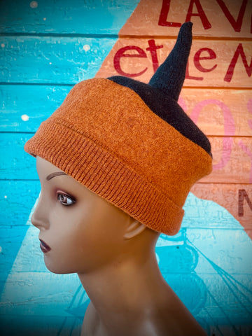 Sweater hat: Connecté.